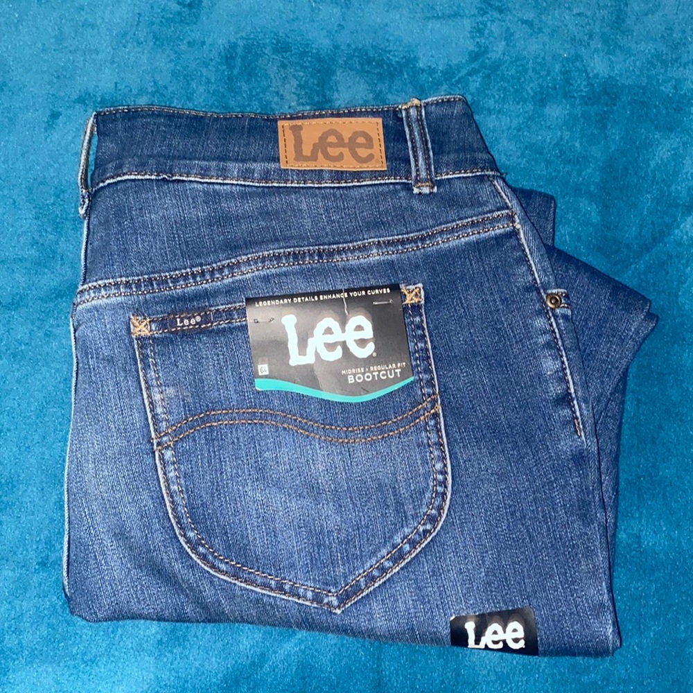 NWT women’s petite 16W. Bootcut jeans
